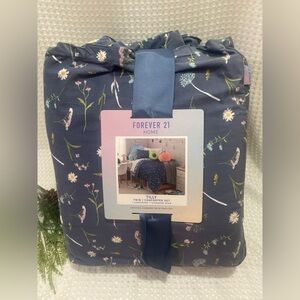 Forever 21 Navy Floral Comforter Set